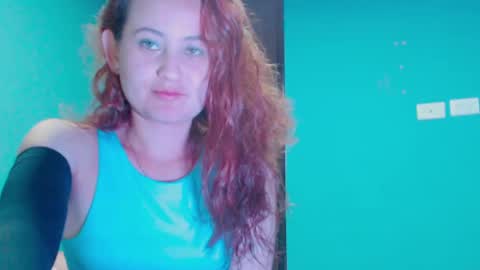 Snapshot of zoe_jones2 chatting on January 30, 11:13 pm Zoe online show from January 30, 11:13 pm