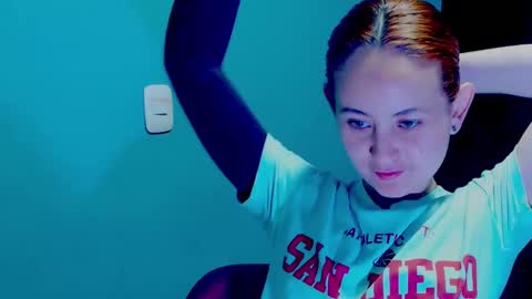 Snapshot of zoe_jones2 chatting on December 16, 12:26 am Zoe online show from December 16, 12:26 am