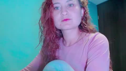 Snapshot of zoe_jones2 chatting on February 1, 11:48 pm Zoe online show from February 1, 11:48 pm