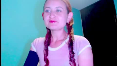 Snapshot of zoe_jones2 chatting on March 6, 11:31 pm Zoe online show from March 6, 11:31 pm