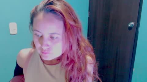 Snapshot of zoe_jones2 chatting on January 23, 11:05 pm Zoe online show from January 23, 11:05 pm