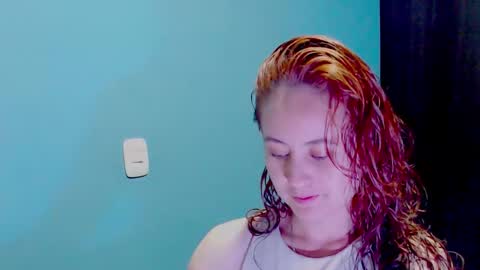 Snapshot of zoe_jones2 chatting on December 11, 3:24 am Zoe online show from December 11, 3:24 am