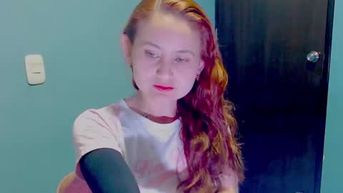 Snapshot of zoe_jones2 chatting on December 10, 4:13 am Zoe online show from December 10, 4:13 am