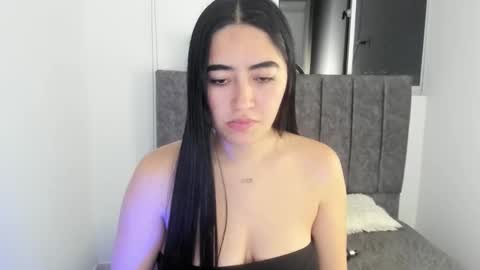 zoe_jones7 online show from September 24, 5:50 am