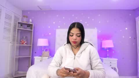 Snapshot of zoe_kravitx chatting on February 20, 6:06 am CAMILA online show from February 20, 6:06 am