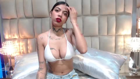 Snapshot of zoe_kravitx chatting on January 4, 8:48 pm CAMILA online show from January 4, 8:48 pm
