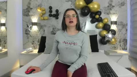 Zoe online show from April 14, 9:20 am