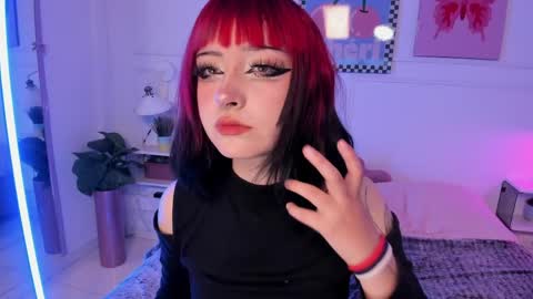 Zoe Lynch online show from April 21, 11:50 am