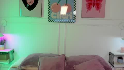 Zoe Lynch online show from March 20, 11:37 am