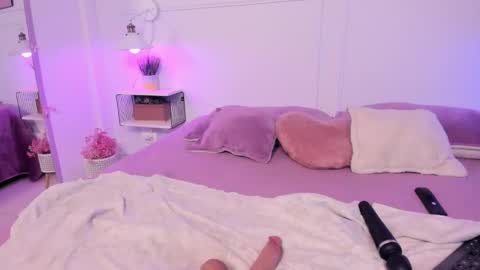 Zoe Lynch online show from December 4, 12:29 pm