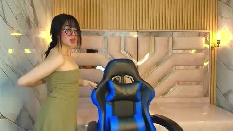 Zoe  online show from October 9, 3:43 am