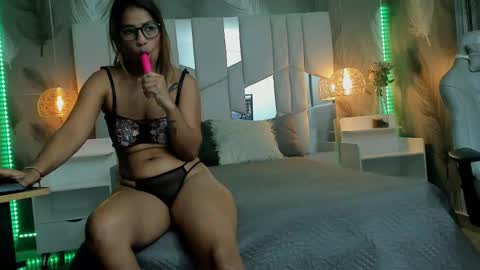 Zoe  online show from October 1, 6:57 pm