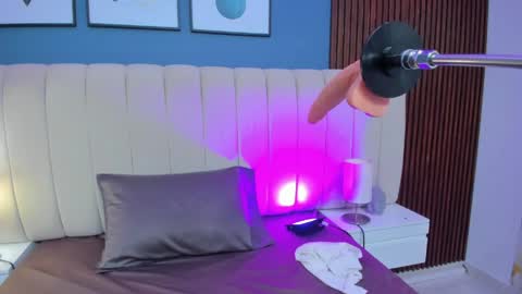 zoe_scarlet online show from April 18, 7:07 pm