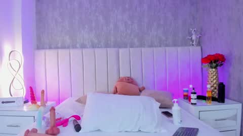 Camila Aristizabal online show from December 7, 6:59 pm