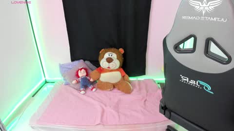 zoe_sullivan_ online show from December 25, 10:06 am