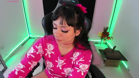 zoe_sullivan_ online show from December 30, 9:48 am