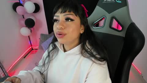 zoe_sullivan_ online show from December 7, 9:28 am