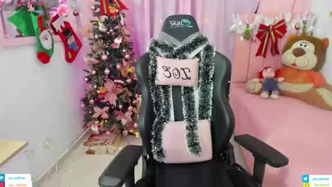 zoe_sullivan_ online show from December 4, 9:33 am