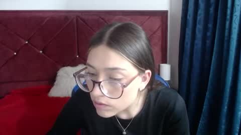 zoe_sweet050 online show from January 5, 9:40 pm