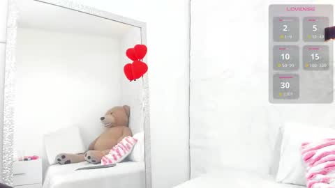 Snapshot of zoeameliie chatting on February 20, 5:41 pm zoeameliie online show from February 20, 5:41 pm