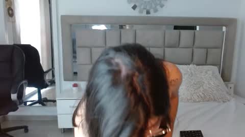 Snapshot of zoecruzz chatting on February 5, 2:16 pm ZOE online show from February 5, 2:16 pm