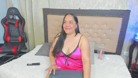 zoedeleon online show from July 8, 7:16 pm