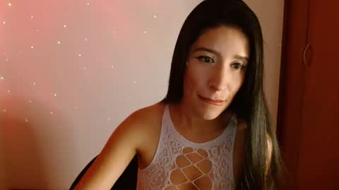 Snapshot of zoedixon01 chatting on December 21, 2:30 am zoe online show from December 21, 2:30 am