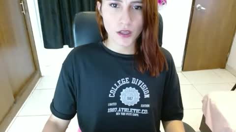 zoee__69 online show from December 6, 8:06 pm
