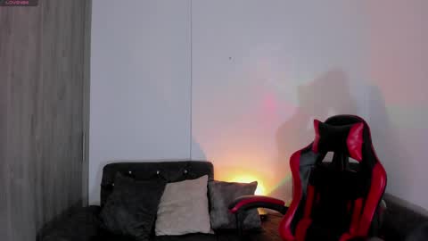  zoee jackson online show from April 4, 5:39 am