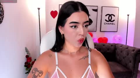 Snapshot of zoee_jackson chatting on February 16, 6:43 pm zoee jackson online show from February 16, 6:43 pm