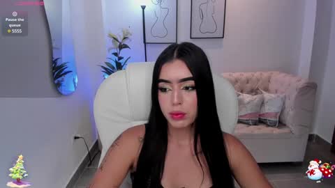 Snapshot of zoee_jackson chatting on December 14, 7:57 pm zoee jackson online show from December 14, 7:57 pm