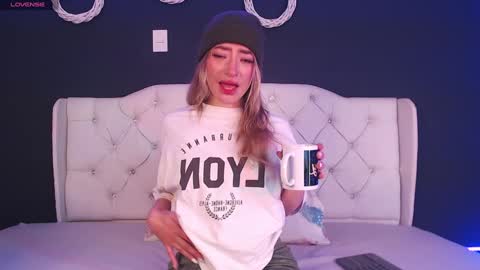 zoe online show from December 19, 12:01 pm