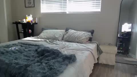 zoeemonroe online show from October 19, 2:19 pm