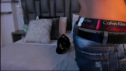 Zoe Krug online show from April 17, 12:18 pm