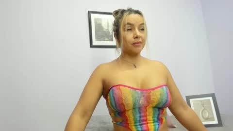 Snapshot of zoesamara chatting on October 21, 3:10 am Isabella online show from October 21, 3:10 am