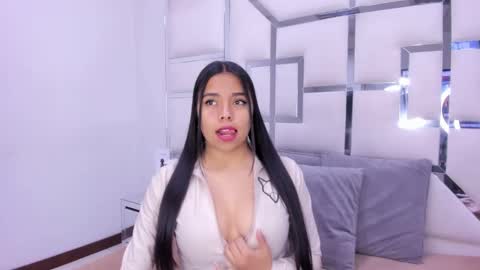 Snapshot of zoeswanx chatting on February 1, 1:30 pm ZoeSwam online show from February 1, 1:30 pm