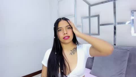 Snapshot of zoeswanx chatting on February 23, 12:09 pm ZoeSwam online show from February 23, 12:09 pm