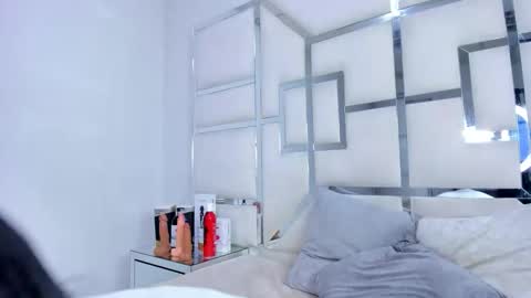 Snapshot of zoeswanx chatting on October 24, 12:34 pm ZoeSwam online show from October 24, 12:34 pm