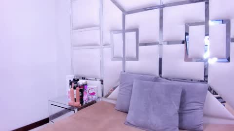 Snapshot of zoeswanx chatting on January 27, 1:30 pm ZoeSwam online show from January 27, 1:30 pm