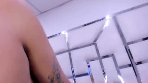 Snapshot of zoeswanx chatting on January 29, 3:15 pm ZoeSwam online show from January 29, 3:15 pm