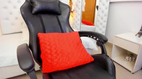 Snapshot of zoeth_ruiz chatting on December 5, 12:33 pm zoeth_ruiz online show from December 5, 12:33 pm