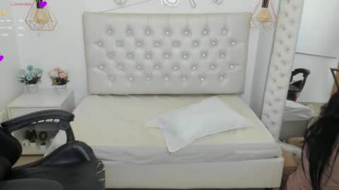 Snapshot of zoeth_ruiz chatting on January 18, 12:15 pm zoeth_ruiz online show from January 18, 12:15 pm