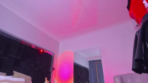 Snapshot of zoevidal_ chatting on February 19, 12:00 pm zoevidal_ online show from February 19, 12:00 pm