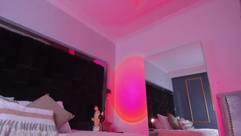 Snapshot of zoevidal_ chatting on February 7, 11:45 am zoevidal_ online show from February 7, 11:45 am