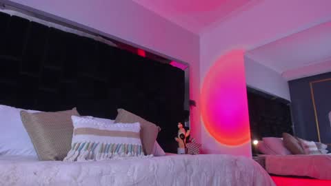 Snapshot of zoevidal_ chatting on February 8, 11:33 am zoevidal_ online show from February 8, 11:33 am