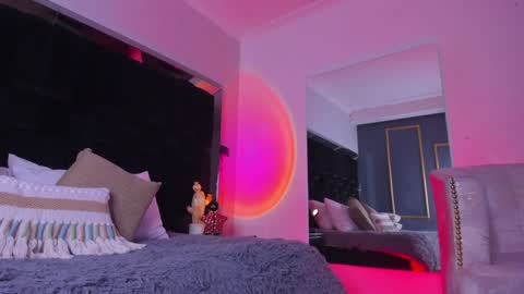 Snapshot of zoevidal_ chatting on February 6, 11:53 am zoevidal_ online show from February 6, 11:53 am