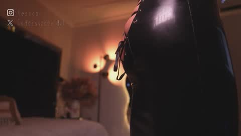 zoevidal_ online show from February 21, 12:06 pm