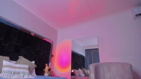 Snapshot of zoevidal_ chatting on February 22, 11:57 am zoevidal_ online show from February 22, 11:57 am