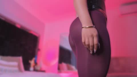 Snapshot of zoevidal_ chatting on September 14, 12:25 pm zoevidal_ online show from September 14, 12:25 pm