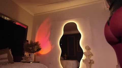 Snapshot of zoevidal_ chatting on October 17, 12:30 pm zoevidal_ online show from October 17, 12:30 pm